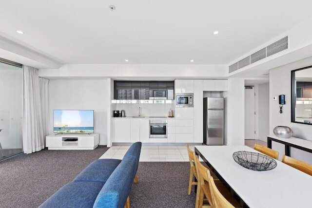 モダン 2 ベッド ウィズ プール アクセス イン サーファーズ パラダイス