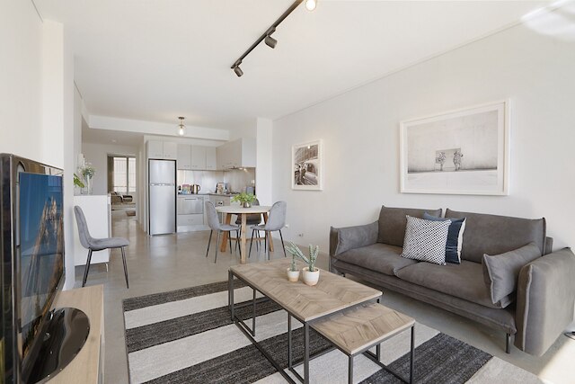 セントラル 1ベッドルーム アパートメント ウィズ シティビューズ