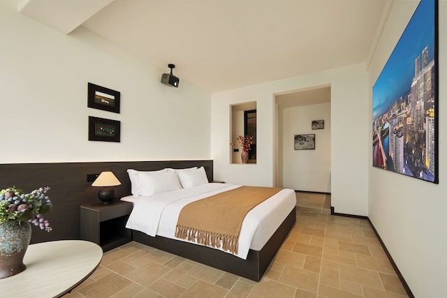 Liberation Monument Riverside HoteL