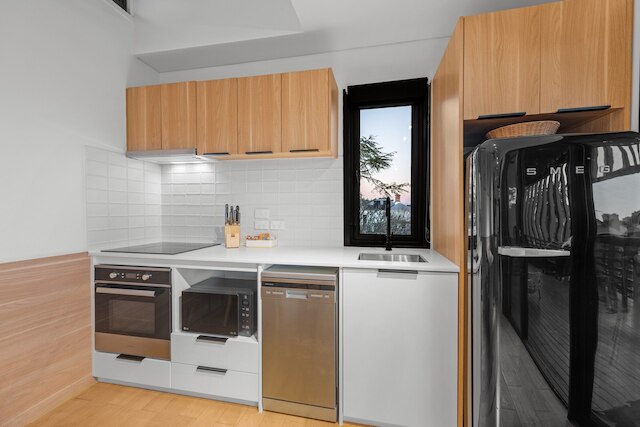 スタイリッシュ ニュー ファーム アパートメント ウィズ コートヤード