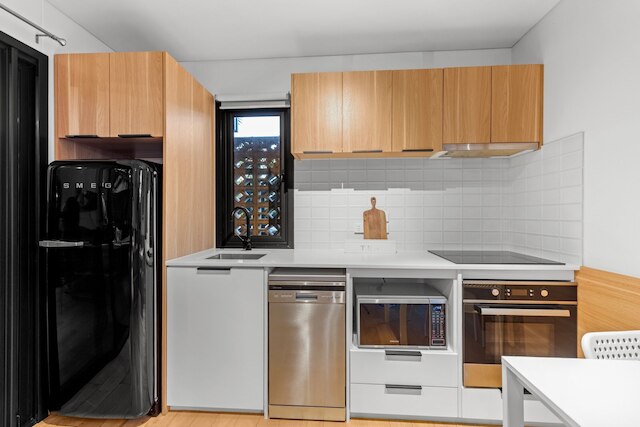 スタイリッシュ ニュー ファーム アパートメント ウィズ コートヤード