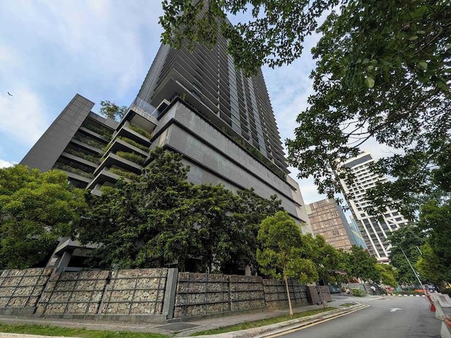 レオ ゲストハウス @ アングン レジデンス スイート