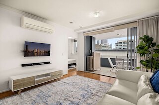 サウスブリスベン 2 ベッドルーム アパートメント ウィズ ジム & サウナ アクセス