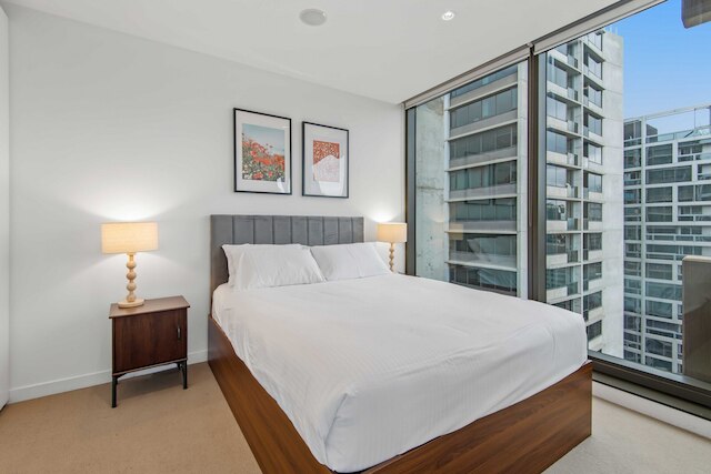 プリスティン 2 ベッド セントラル アパートメント ウィズ シティビュー