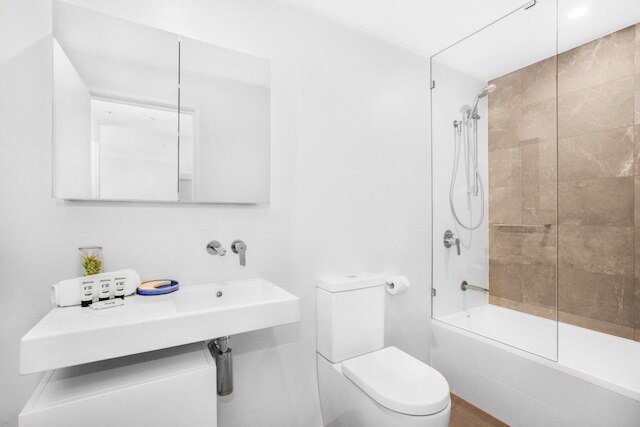 2ベッド ビーチアパートメント ウィズ プール, パーキング & バルコニー