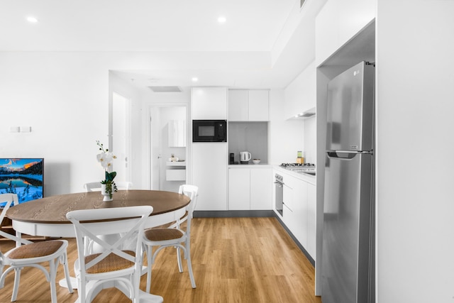 2ベッド ビーチアパートメント ウィズ プール, パーキング & バルコニー