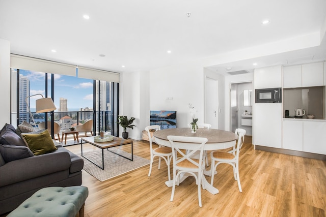 2ベッド ビーチアパートメント ウィズ プール, パーキング & バルコニー