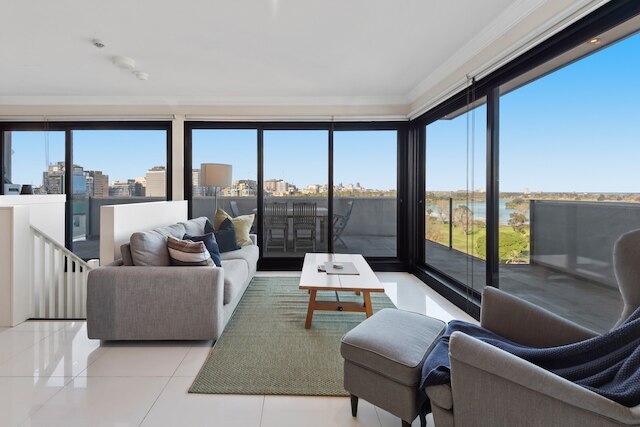 スプリットレベル 2ベッドルーム ウィズ シティビュー アンド セパレートスタディ