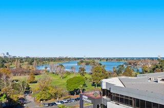 スプリットレベル 2ベッドルーム ウィズ シティビュー アンド セパレートスタディ