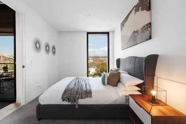 シック 1 ベッド ウィズ ア スリーク バルコニー ニア ショップス