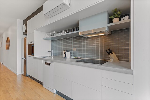 モダン 1 ベッド, シティ スカイラインビューズ & クローズ トゥ ショップス