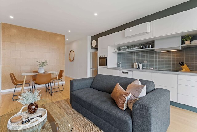 モダン 1 ベッド, シティ スカイラインビューズ & クローズ トゥ ショップス