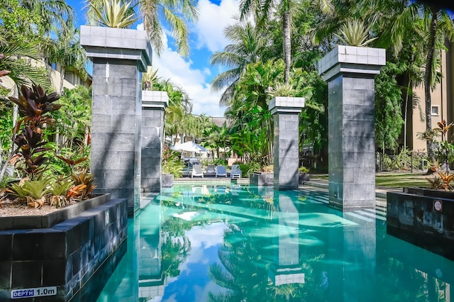 ケアンズ 2 ベッドルーム パームズ ステイ トップ フロア プールビュー