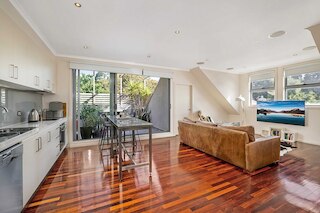 スタニング 2 ベッド ユニット ウィズ BBQ パティオ ニア ダイニング