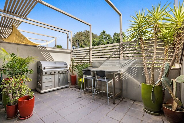 スタニング 2 ベッド ユニット ウィズ BBQ パティオ ニア ダイニング