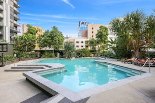 コージー 2ベッド ウィズ プール, BBQエリア アンド セキュア パーキング