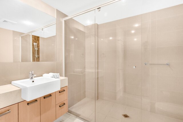 レイクサイド ファミリー オアシス ウィズ プール, ジム アンド バルコニー