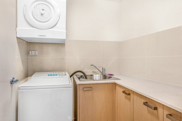 レイクサイド ファミリー オアシス ウィズ プール, ジム アンド バルコニー