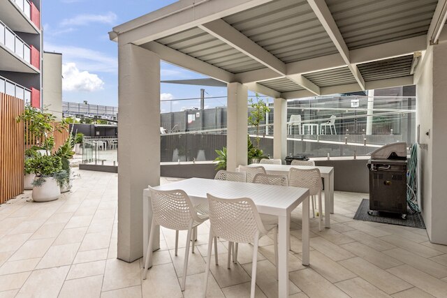 スタジオ ウィズ バルコニーアクセス イン セントラル ボウエンヒルズ