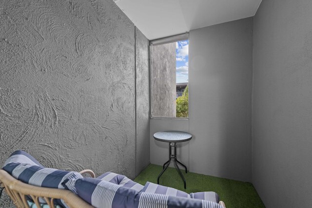 スタジオ ウィズ バルコニーアクセス イン セントラル ボウエンヒルズ