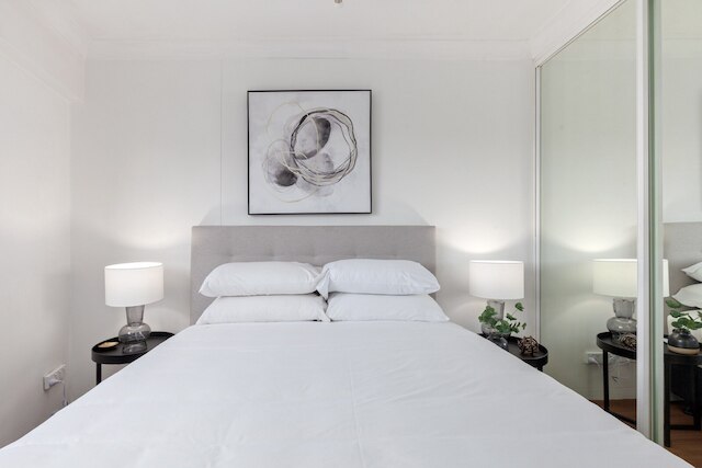 ブライト 2ベッド サリー ヒルズ アパートメント ウィズ バルコニー