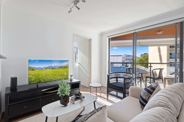 ブライト 2ベッド サリー ヒルズ アパートメント ウィズ バルコニー