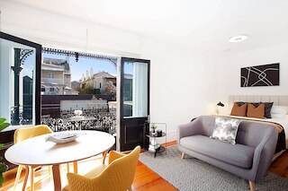 パーフェクト ロケーテッド コンフィ スタジオ ウィズ バルコニー