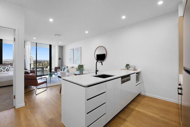 サーファーズ パラダイス 2ベッド フラット ウィズ ラグジュアリー アメニティーズ