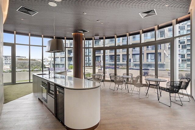 ゴージャス ハイライズ ユニット ウィズ スカイバー, プール アンド ジム