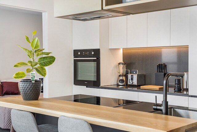 ゴージャス ハイライズ ユニット ウィズ スカイバー, プール アンド ジム