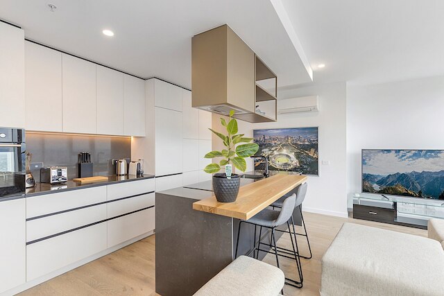 ゴージャス ハイライズ ユニット ウィズ スカイバー, プール アンド ジム