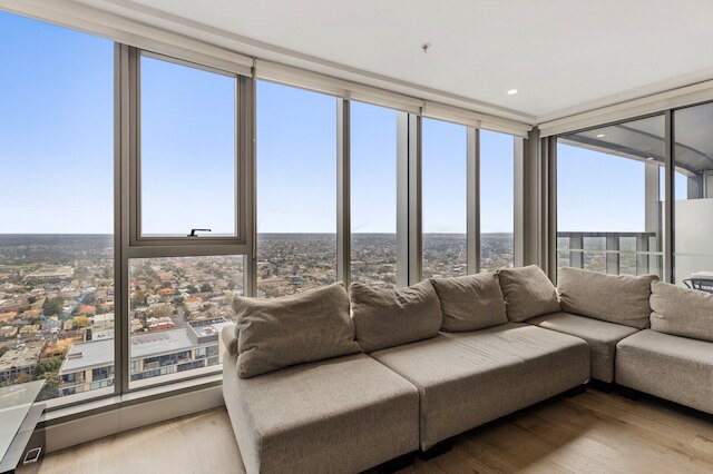 ゴージャス ハイライズ ユニット ウィズ スカイバー, プール アンド ジム