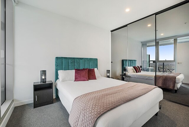 ゴージャス ハイライズ ユニット ウィズ スカイバー, プール アンド ジム