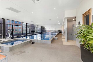 エグゼクティブ ユニット ウィズ プール アンド ジム ニア リバーフロント