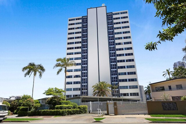 スタイリッシュ 2ベッド イン サーファーズ パラダイス ウィズ リバー ビューズ