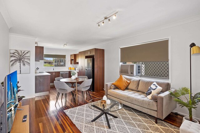 ウィンザー コージー 2 ベッドルーム ユニット イン クワイエット ネイバーフッド