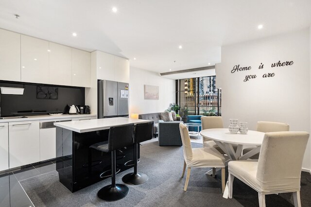 スタイリッシュ サウスバンク 2ベッド フラット ウィズ バルコニー