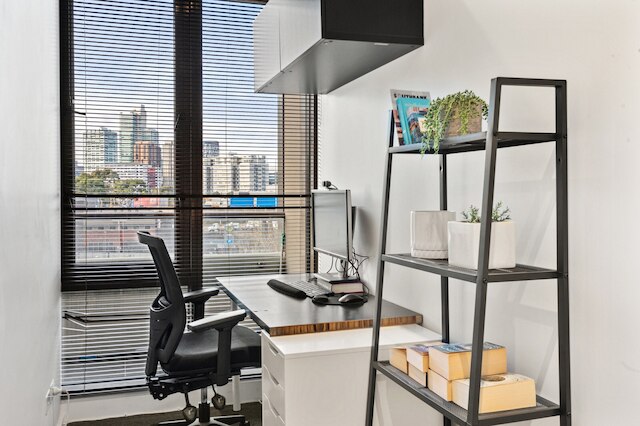 スタイリッシュ サウスバンク 2ベッド フラット ウィズ バルコニー