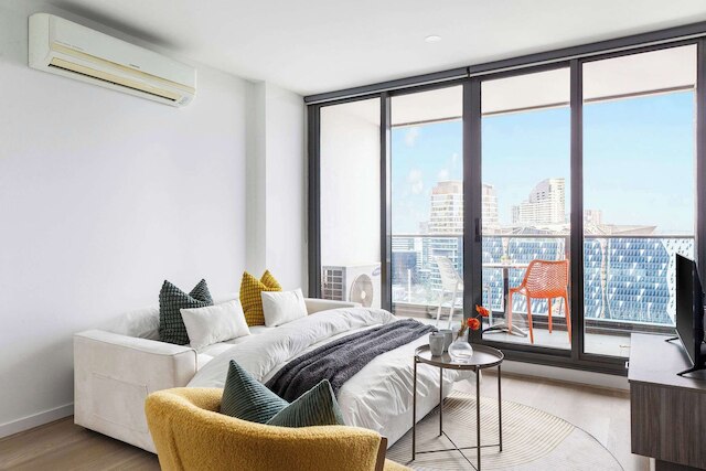 A 2BR Apt With Harbour Views and Free Parking