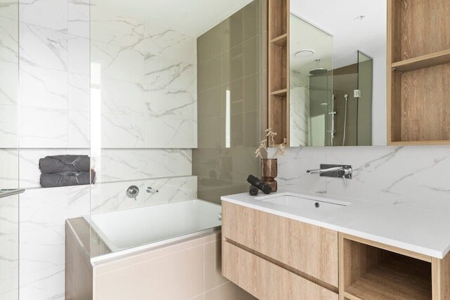 A Chic 2BR Apt With Panoramic Views, Free Parking