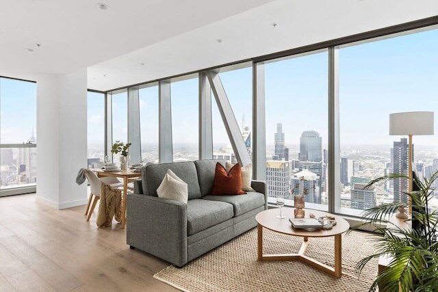 A Chic 2BR Apt With Panoramic Views, Free Parking