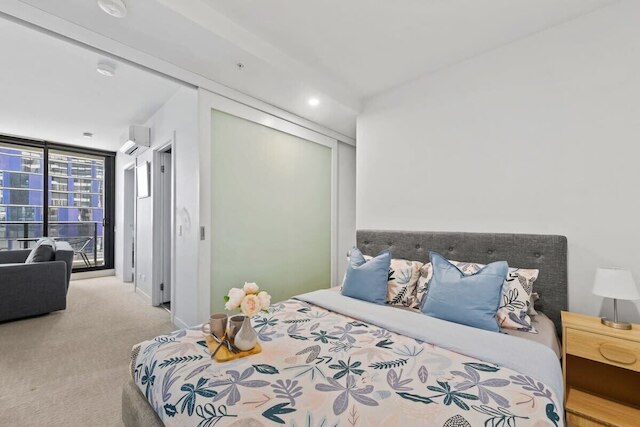 Cozy 2BR Apt Next to Victoria Market + City Views