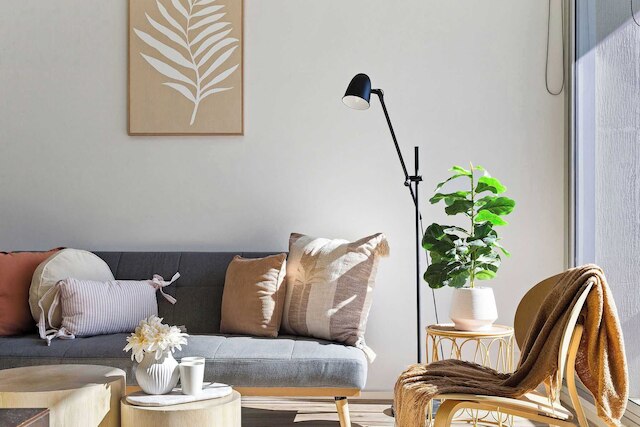 Stylish 2BR Apt Steps From Vic Market With Parking