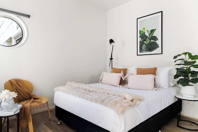 Stylish 2BR Apt Steps From Vic Market With Parking