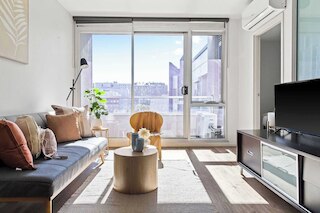 Stylish 2BR Apt Steps From Vic Market With Parking