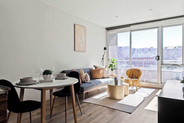 Stylish 2BR Apt Steps From Vic Market With Parking