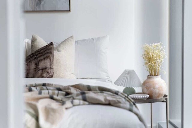 Chic 2BR Apt Opposite Southern Cross, City Views