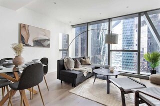 Chic 2BR Apt Opposite Southern Cross, City Views