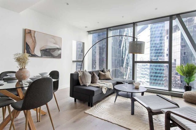 Chic 2BR Apt Opposite Southern Cross, City Views