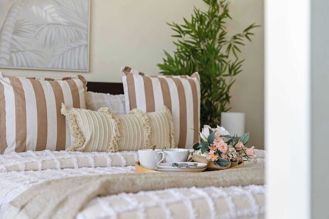 Cozy & Chic 2BR Apt Walk to Melbourne Central